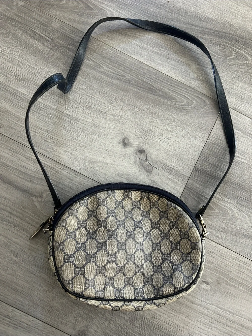 Authentic Gucci GG Supreme Beige Crossbody with Dark Blue Vintage and Rare